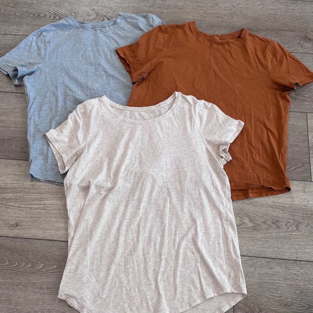 Lululemon Love Tee Bundle Women 8 Blue Beige Orange Cotton Lot of 3 Casual